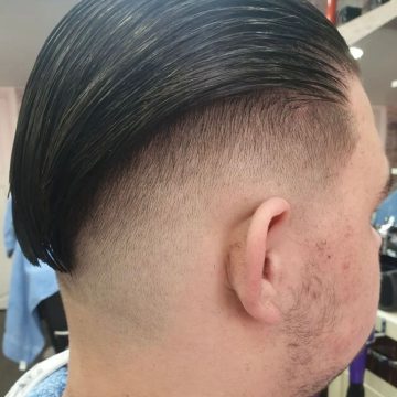 London mobile barber providing a modern trim with expert shaving and skin care